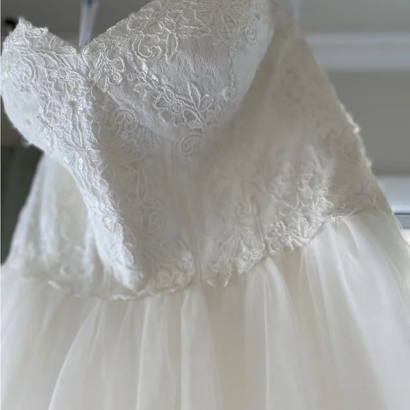 David’s Bridal Gown Wedding Dress Lace Corset Tulle Princess style size 2 ivory - Picture 8 of 16